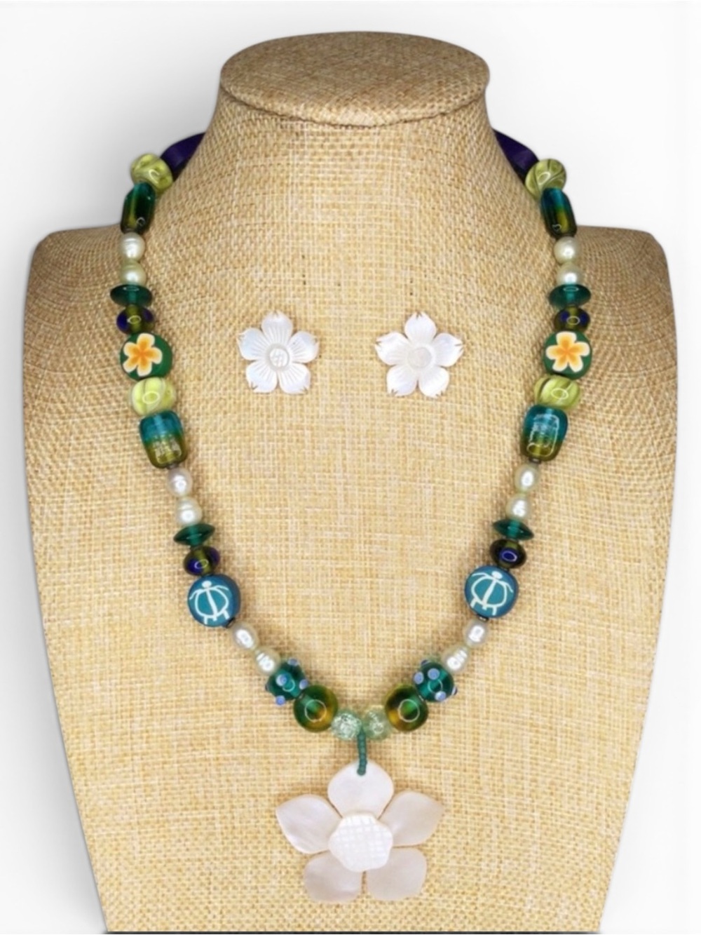 🎉HP🎉 Vtg Handcrafted MOP Floral Pendant Tropical Necklace - Pick Your Earrings - Picture 9 of 15